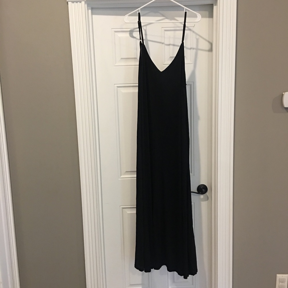 NWOT black v-neck maxi dress